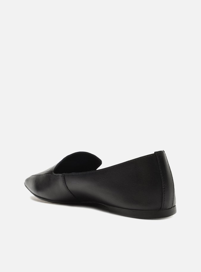 Mocassim Preto Couro Bico Quadrado Costuras 