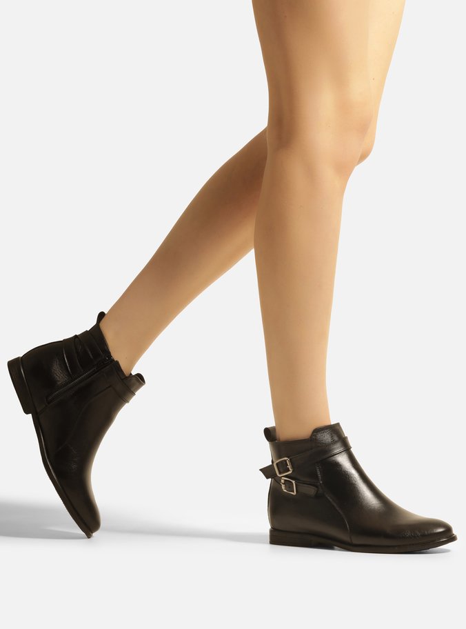 Bota Preta Couro Cano Curto Tiras Fivelas
