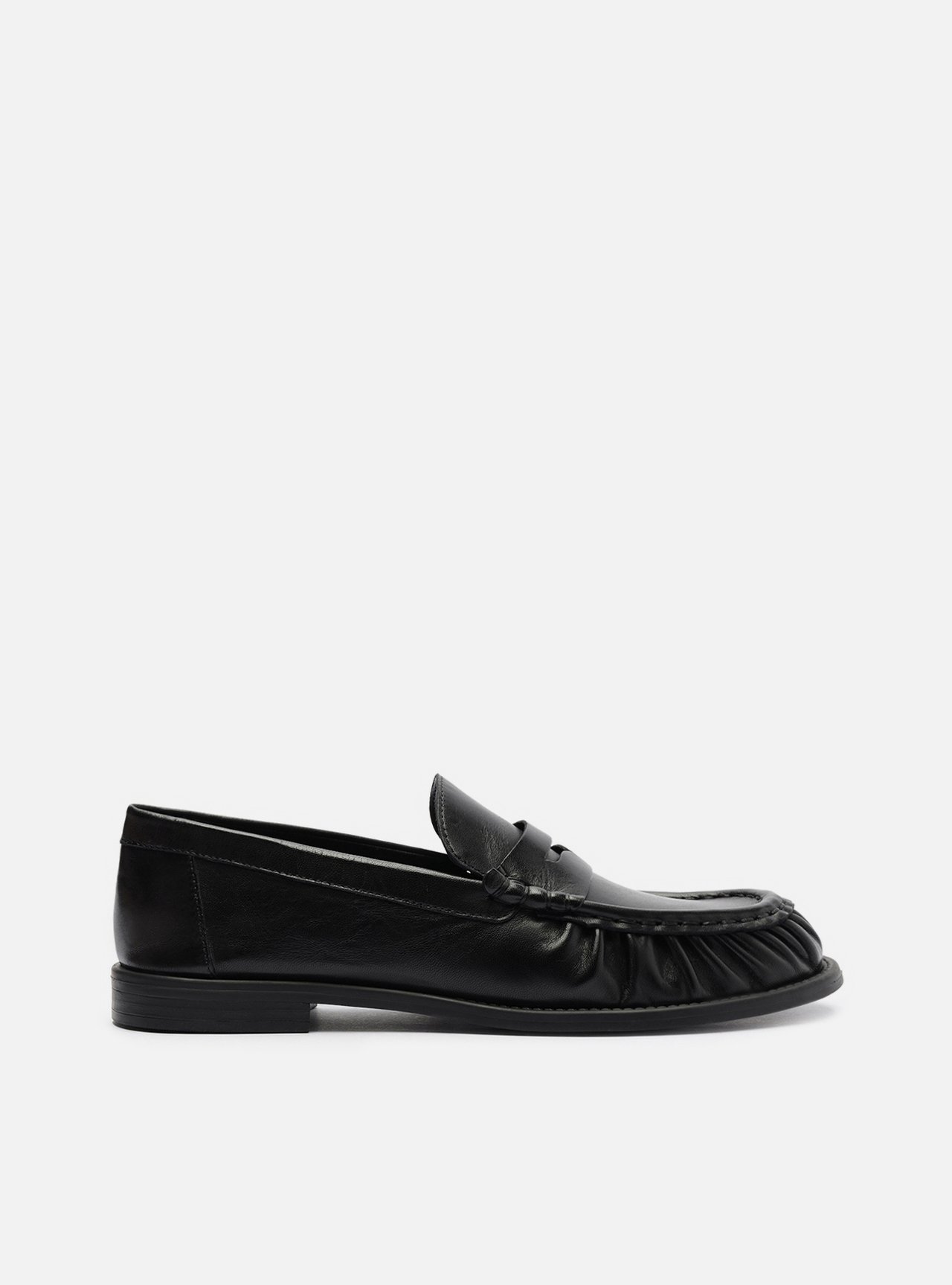 Mocassim Preto Couro Franzido Tira — foto 1