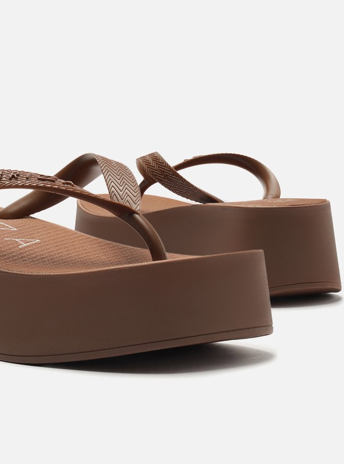 Sandália Marrom Flatform Tiras Rio