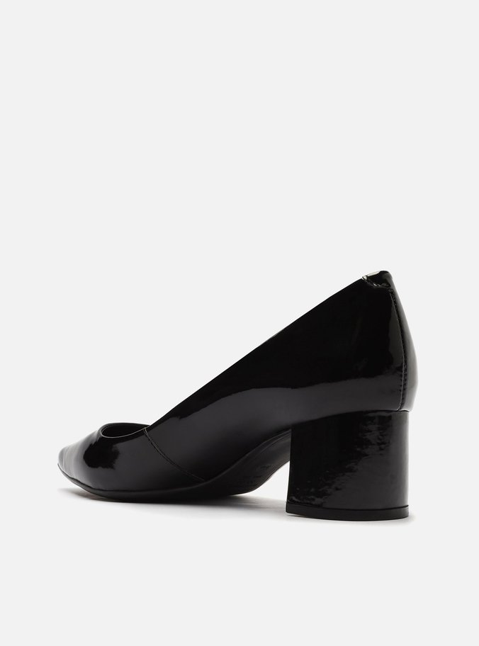 Scarpin Preto Verniz Salto Baixo Bloco