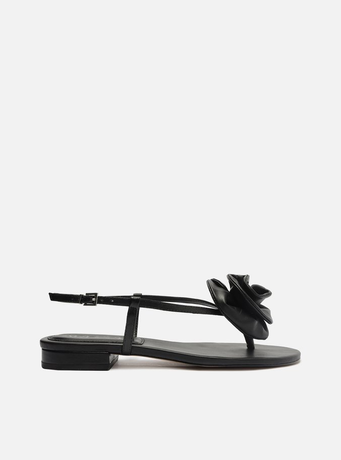 Sandália Preta Couro Salto Baixo Slim Flor