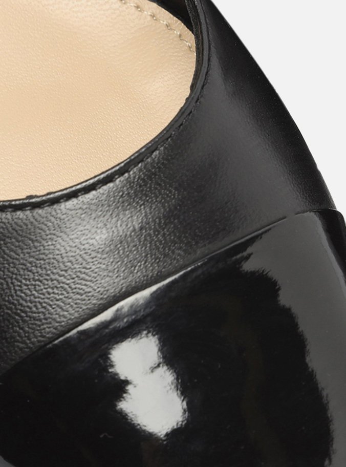 Scarpin Preto Couro Salto Bloco Vazado Verniz