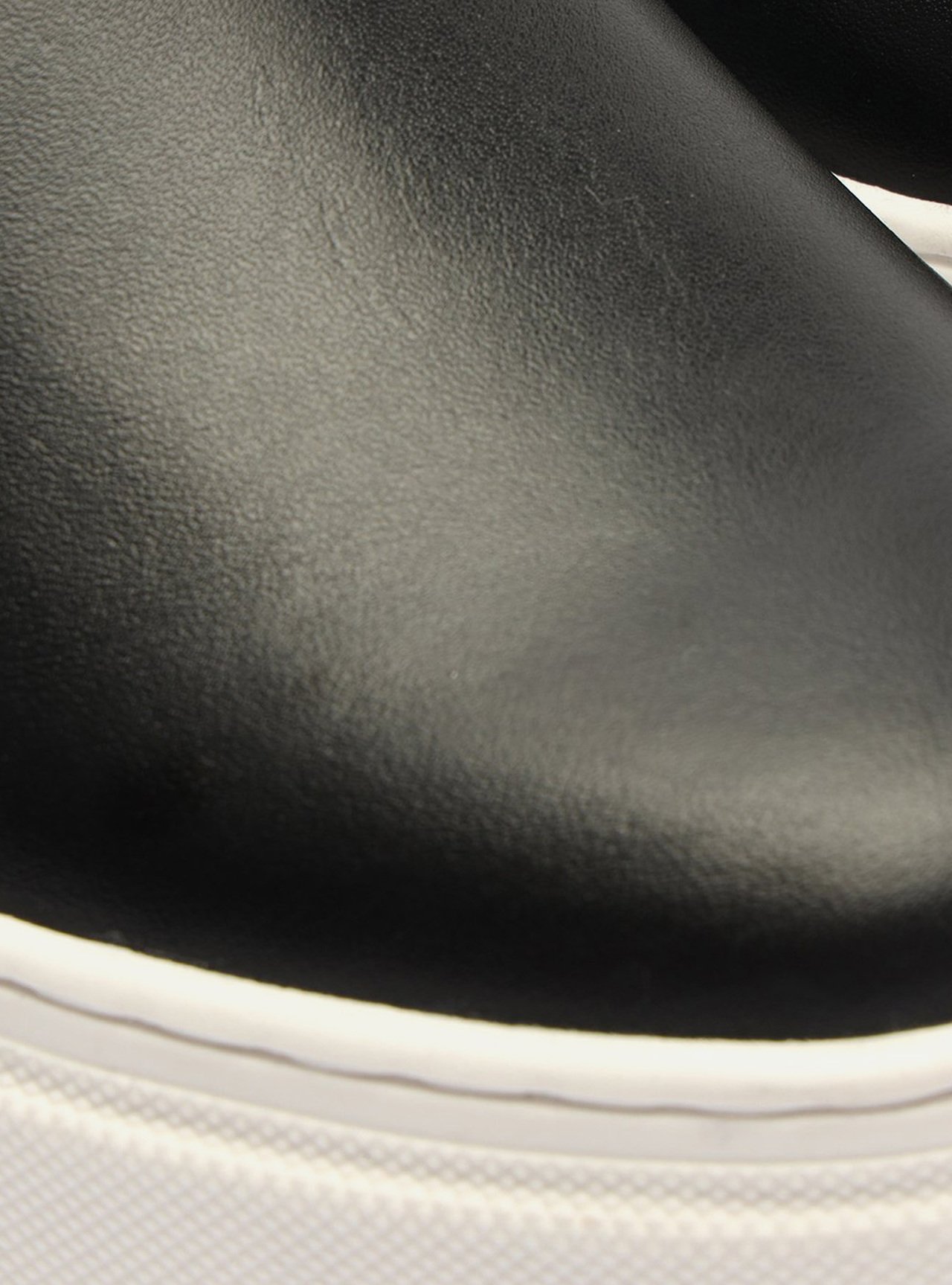 Slip On Preto Couro Flatform Básico — foto 6