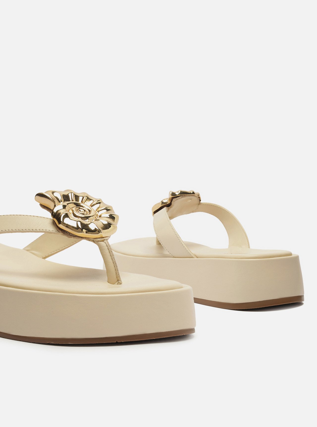 Tamanco Off-White Couro Flatform Metal Concha — foto 4