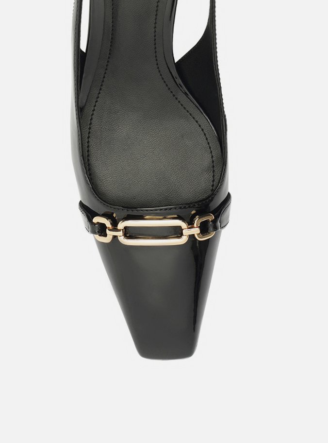 Scarpin Preto Verniz Salto Baixo Slingback Metal