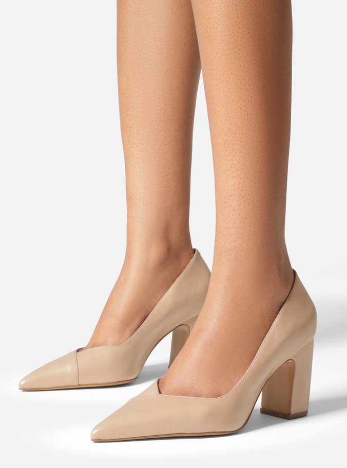 Scarpin Nude Couro Salto Bloco