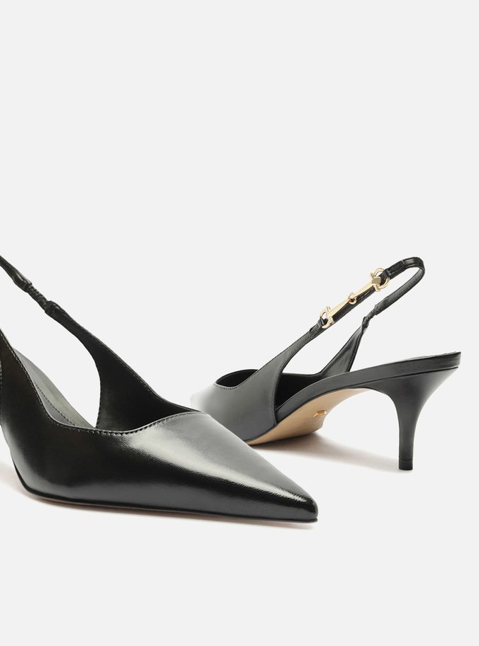 Scarpin Preto Couro Slingback Detalhe Metal