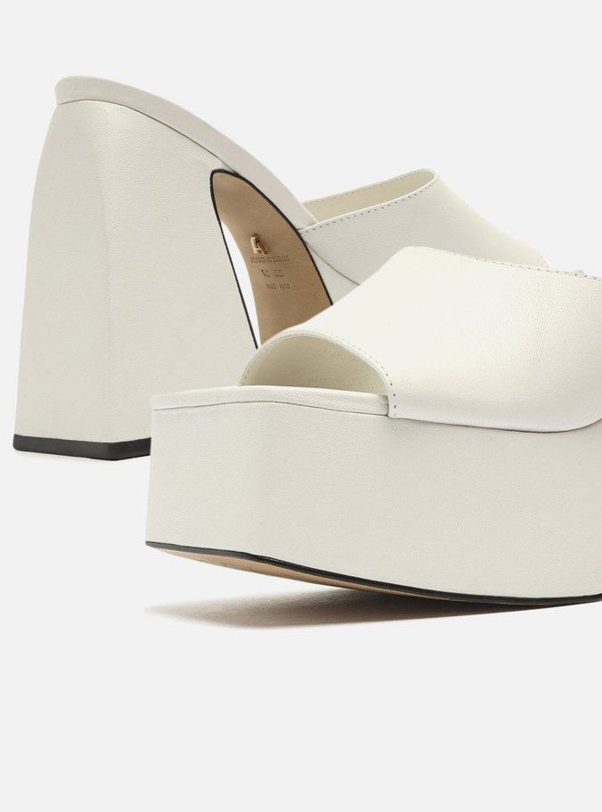 Mule Branco Couro Meia Pata Salto Flare Megan