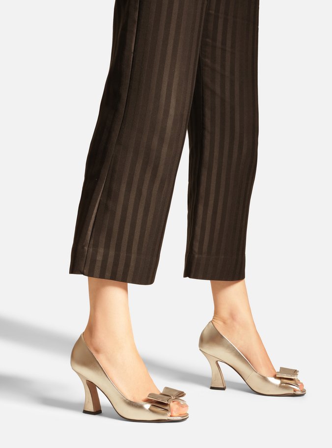 Peep Toe Dourado Couro Salto Médio Laço