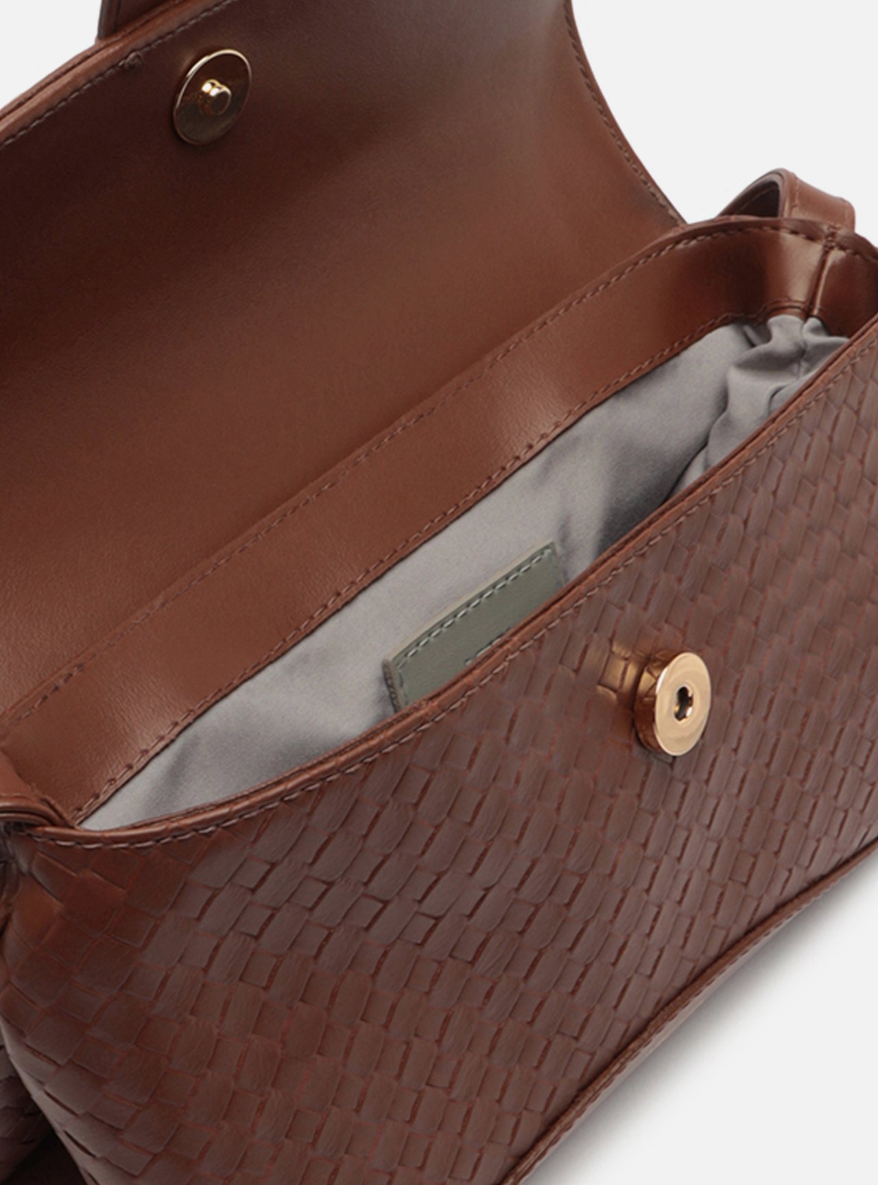 Bolsa Tiracolo Preta Média Tressê Metais — foto 4