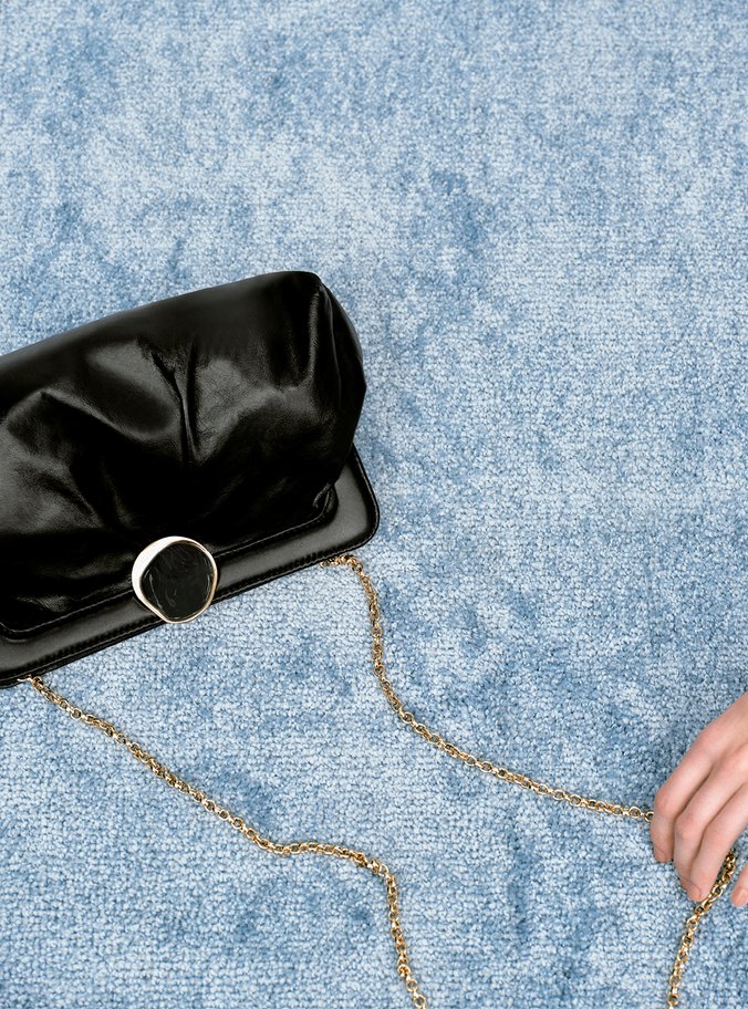 Clutch Preta Couro Grande Corrente Pedra