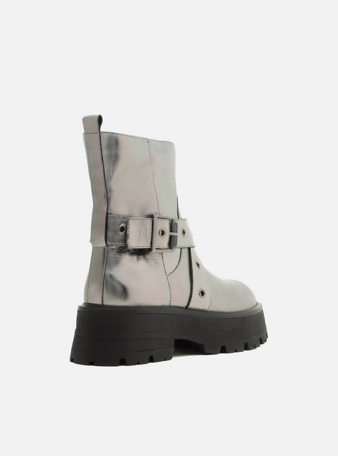 Bota Prata Couro Cano Médio Tratorada Fivela