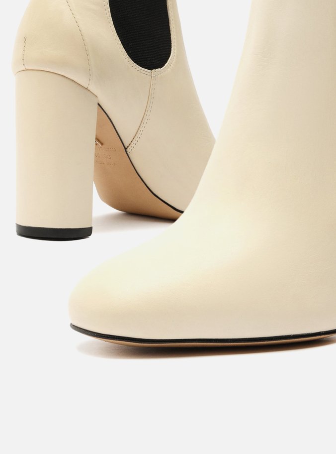 Bota Off-White Couro Chelsea Salto Bloco Cano Médio