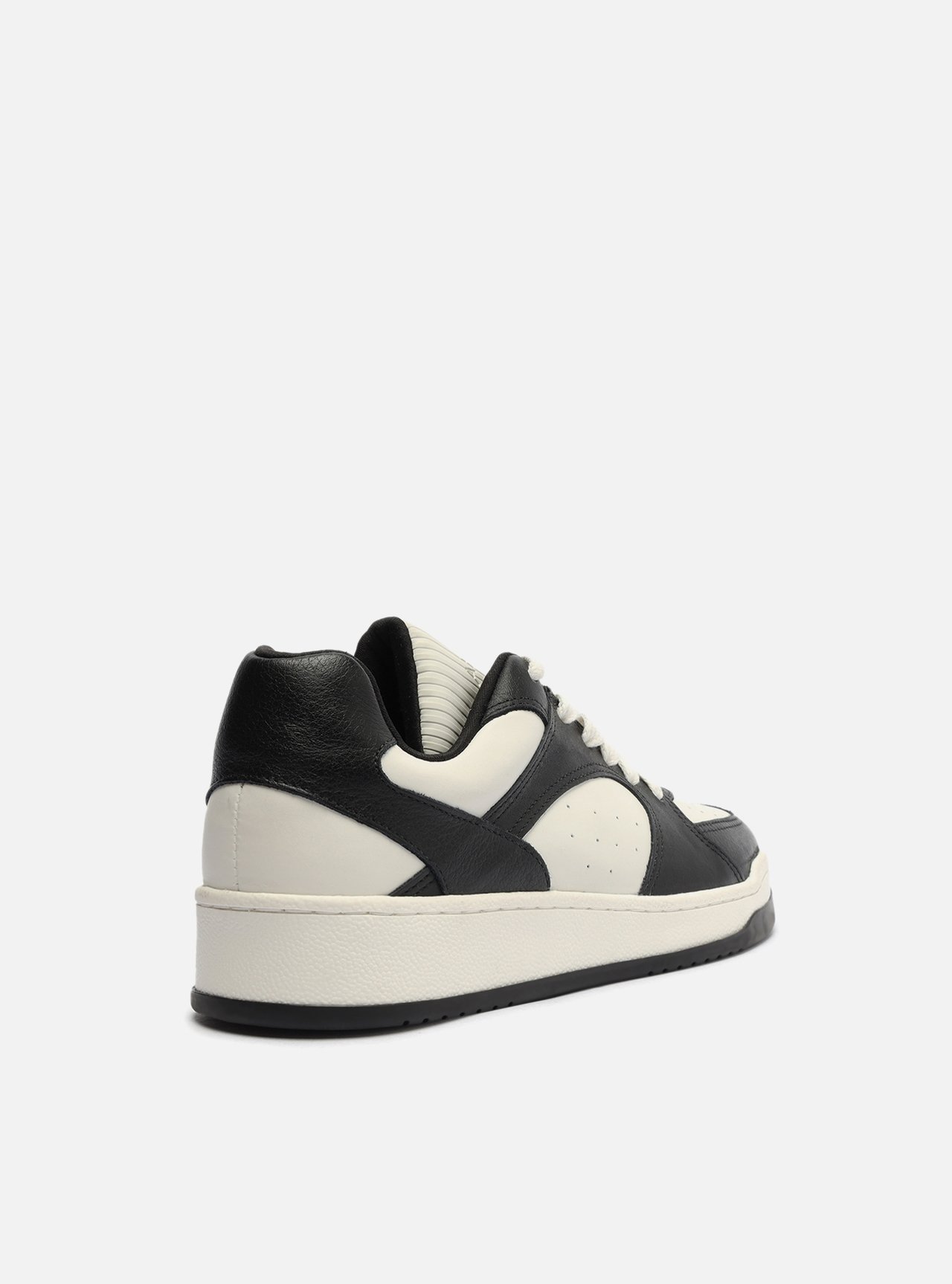 Tenis arezzo preto e branco 2025