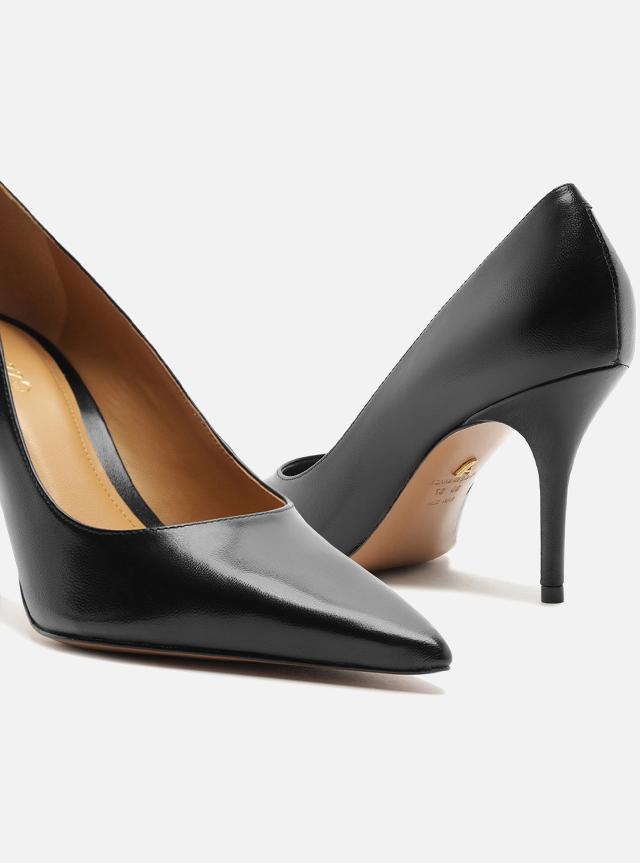 Scarpin Preto Couro Salto Fino Essencial 85 — foto 4