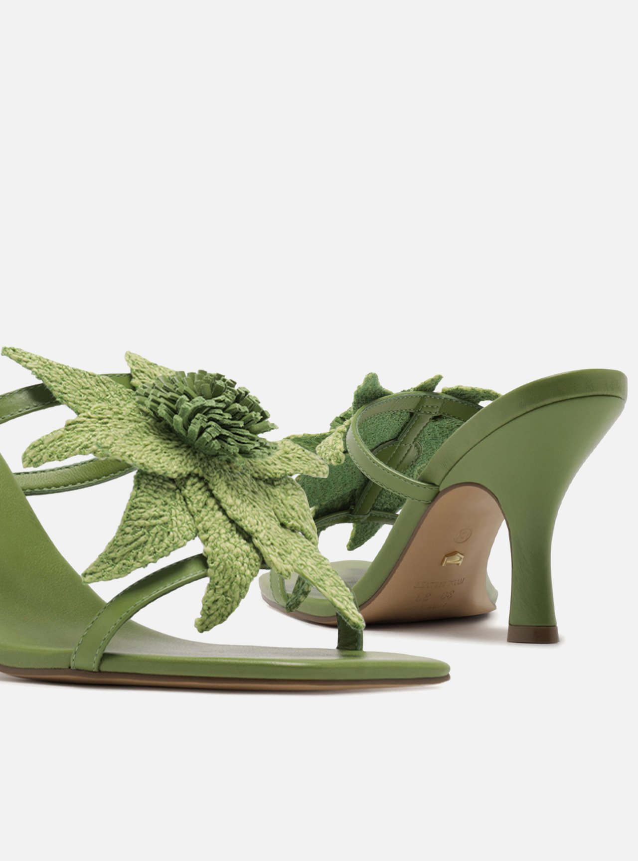Sandália Verde Couro Salto Fino Flor — foto 4