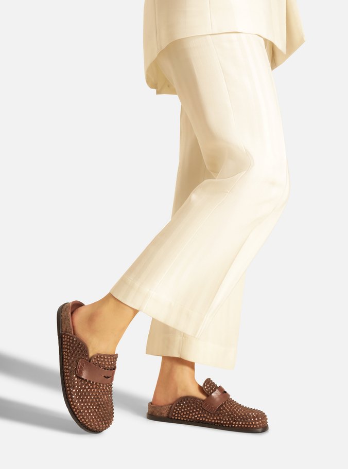 Clog Sabot Marrom Suede Rasteira Rebites
