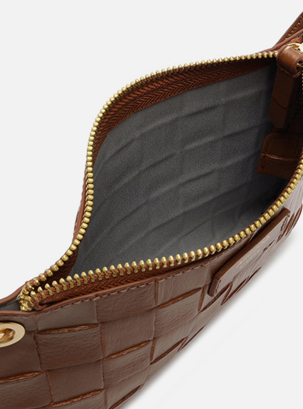 Bolsa Tiracolo Caramelo Tressê Pequena Tag — foto 4