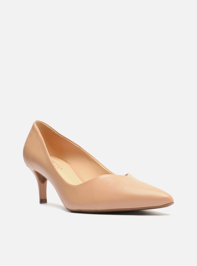 Scarpin Nude Couro Salto Baixo Fino