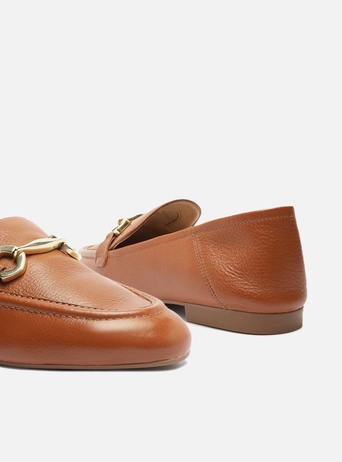 Mocassim Marrom Caramel Couro Bridão Metálico Luma