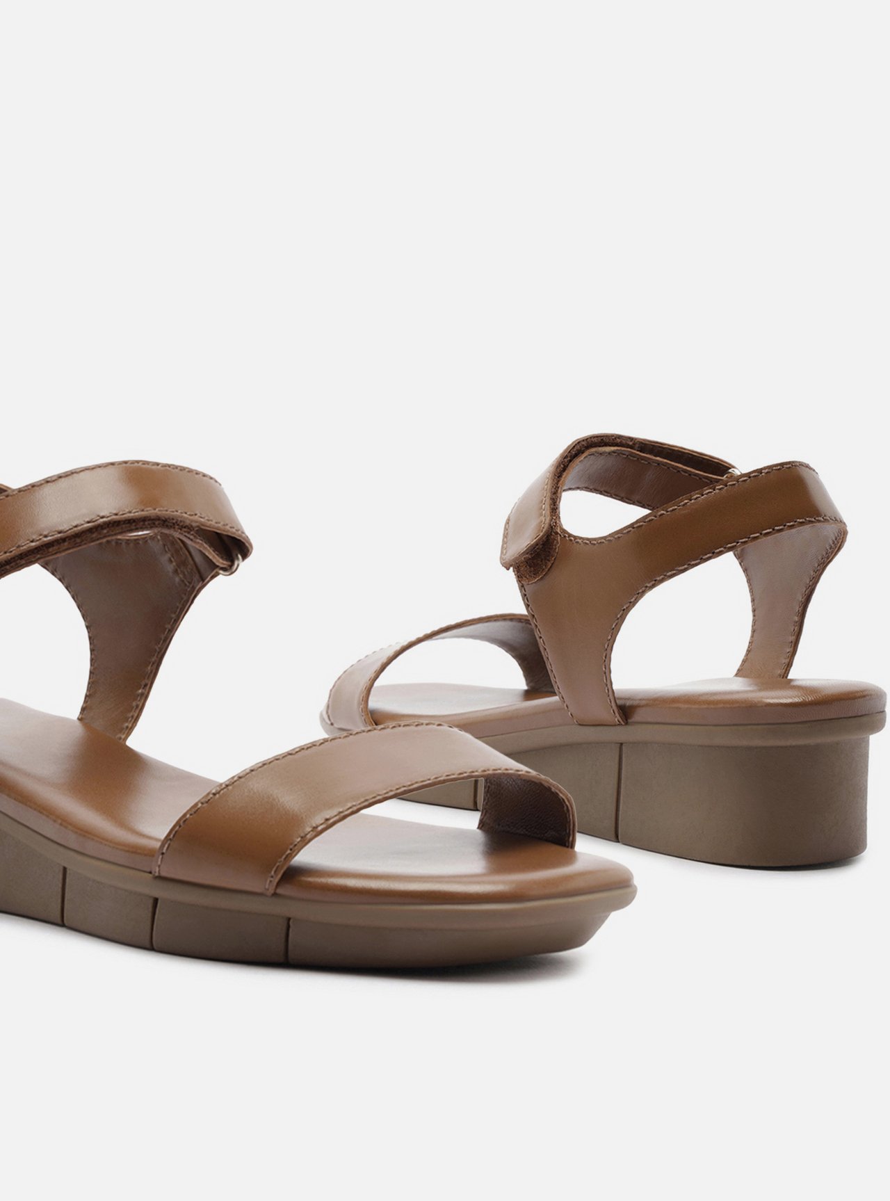 Sandália Marrom Couro Flatform Comfort — foto 4