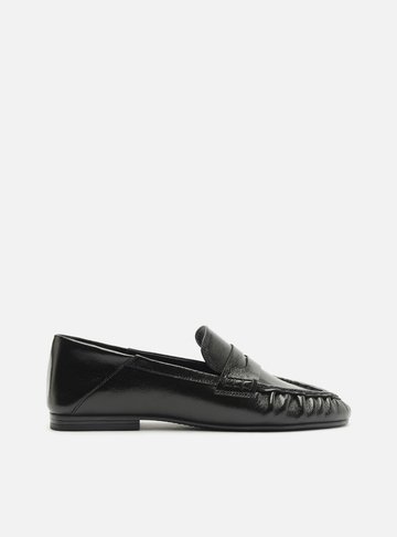 Mocassim Preto Couro Franzido Tira