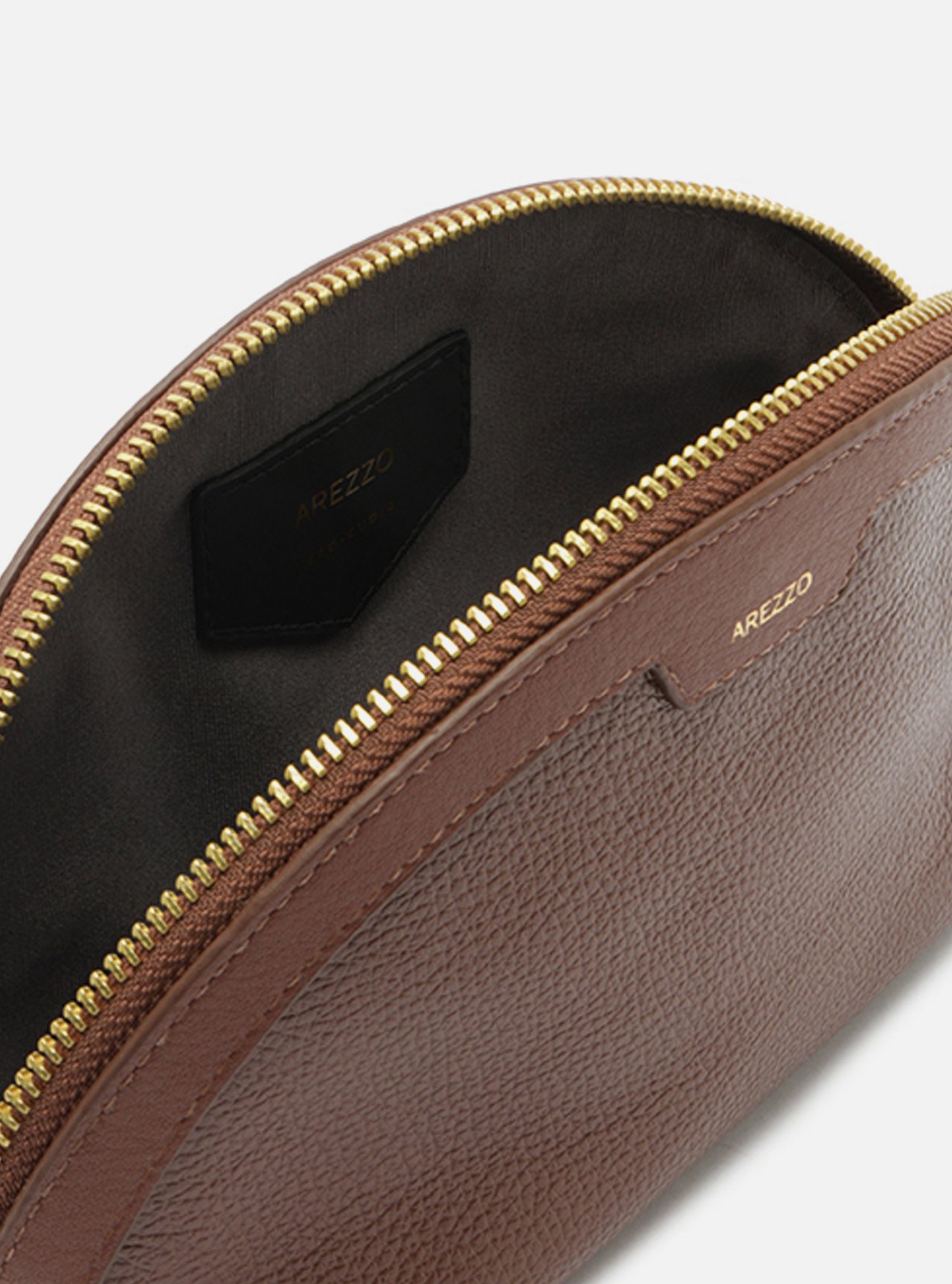 Necessaire Marrom Couro Granulada Metais Dourados — foto 4