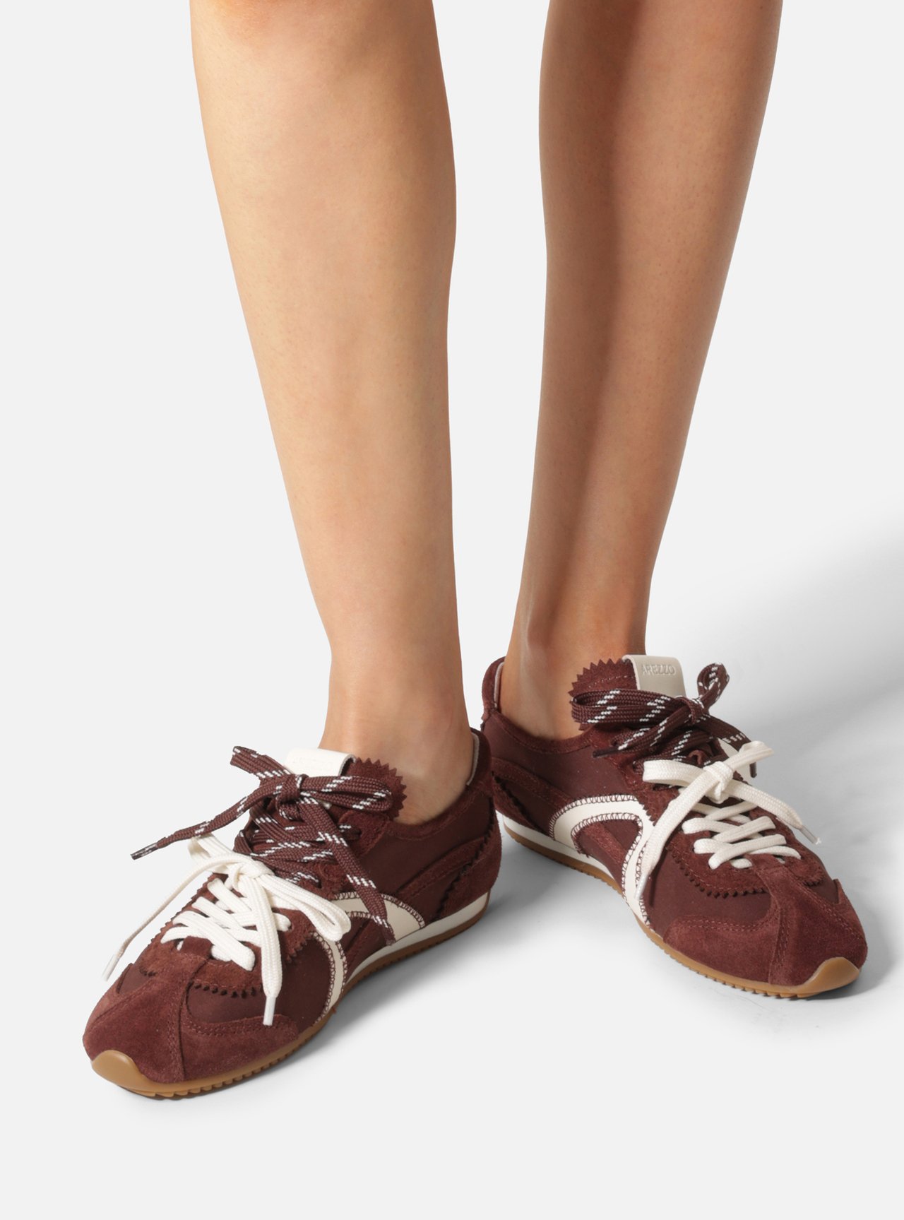 Tênis Marrom Suede Bico Redondo Amarração — foto 2