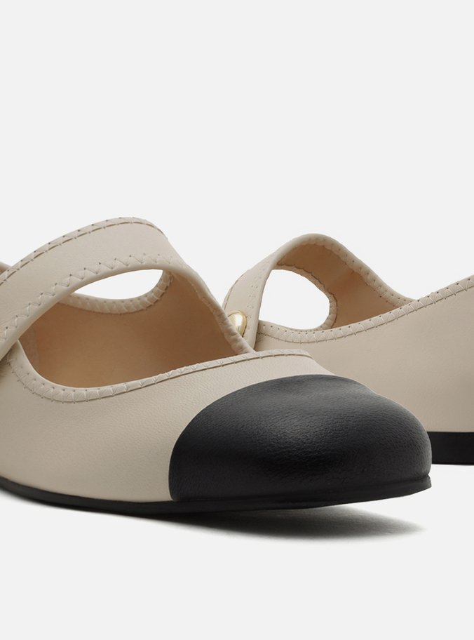 Sapatilha Boneca Off-White Couro Cap Toe Botão