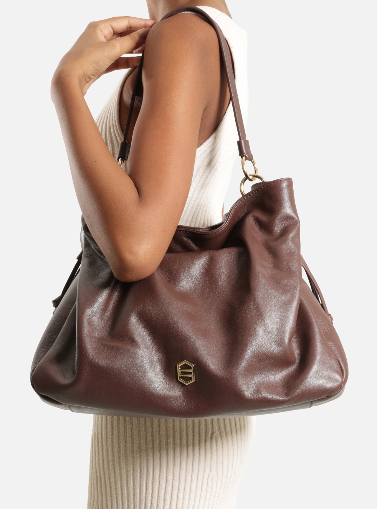 Bolsa Hobo Marrom Couro Grande Franzida — foto 6