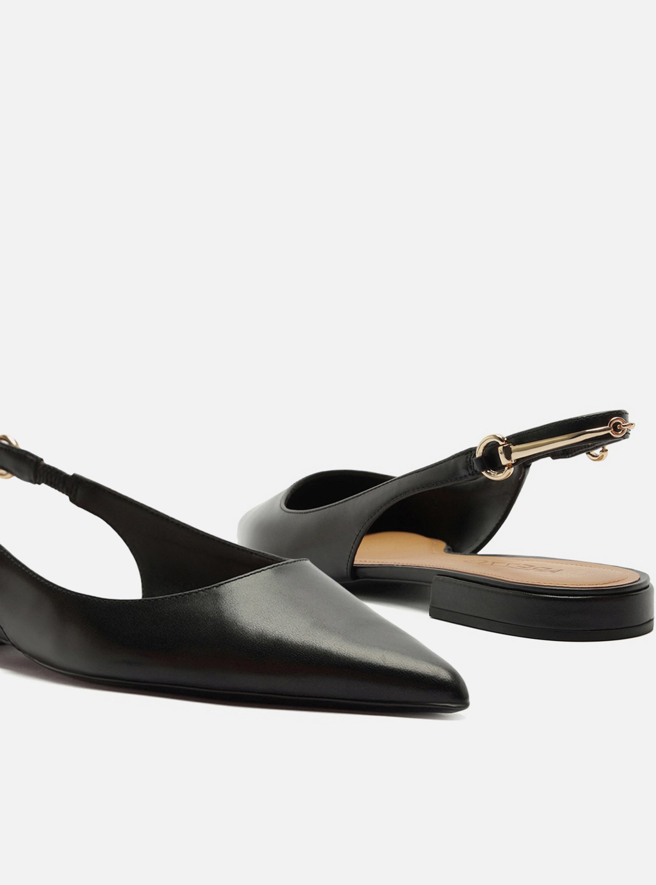 Sapatilha Preta Couro Bico Fino Slingback Metais — foto 4