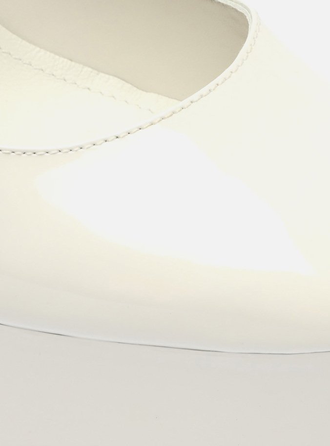 Scarpin Branco Verniz Meia Pata Bloco Gilda
