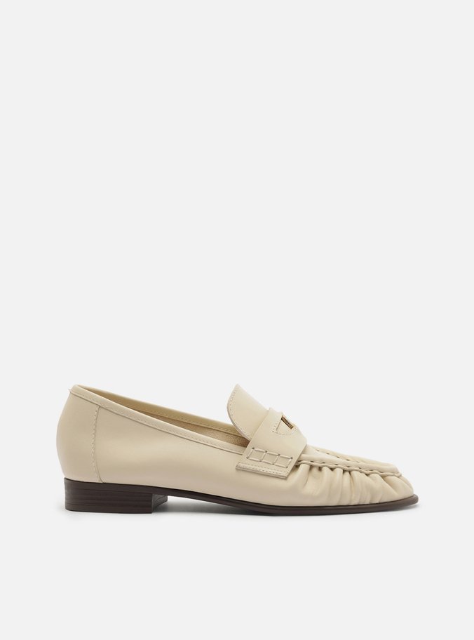 Mocassim Off White Couro Salto Bloco Metais
