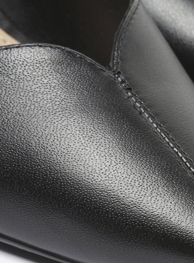 Scarpin Preto Couro Salto Médio Fino Detalhe