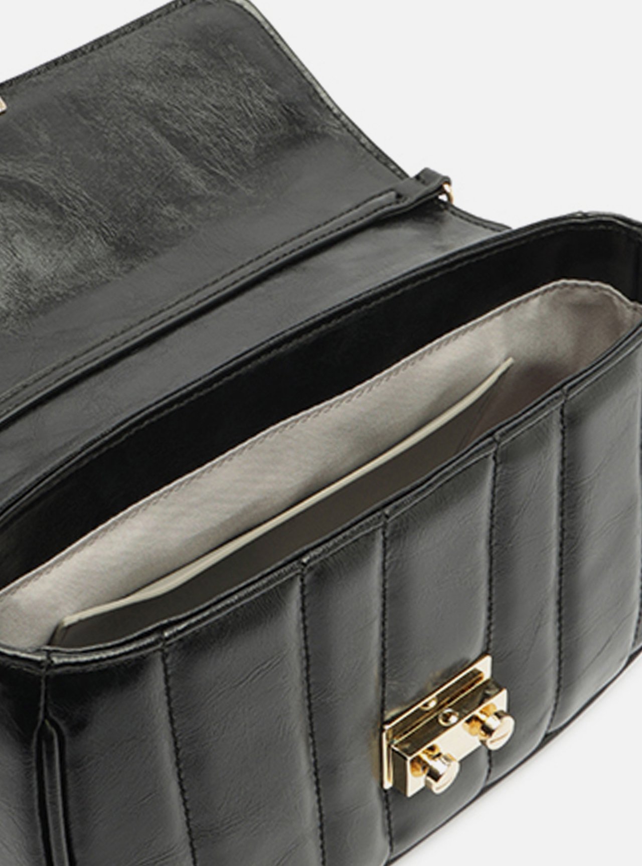 Bolsa Tiracolo Preta Média Alça Corrente — foto 4