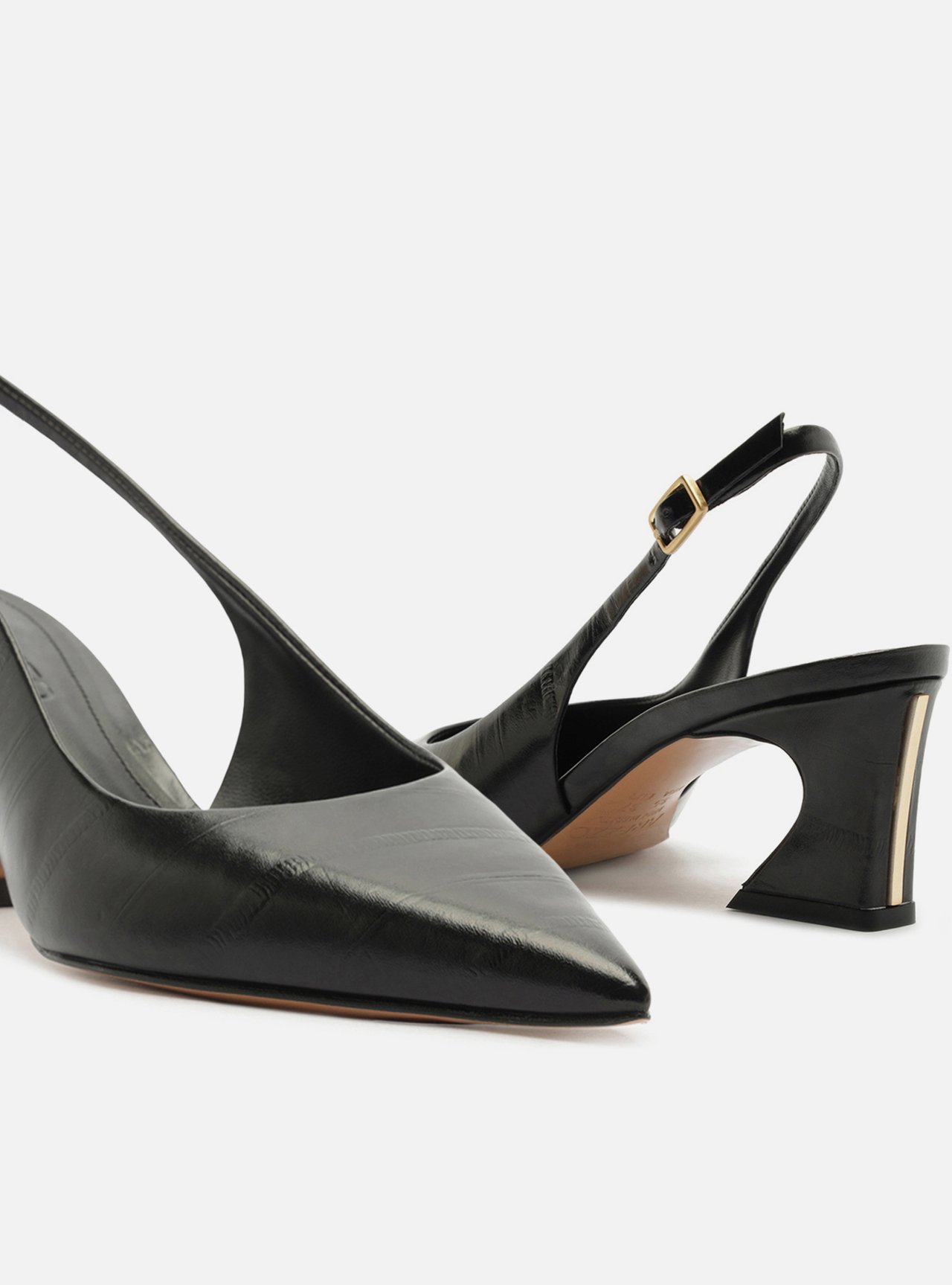 Scarpin Preto Couro Salto Médio Geométrico Slingback — foto 4