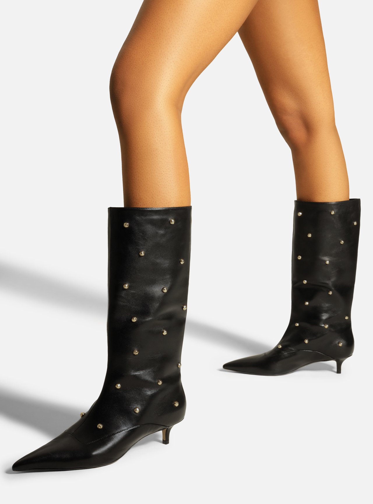 Bota Preta Couro Cano Médio Studs — foto 6