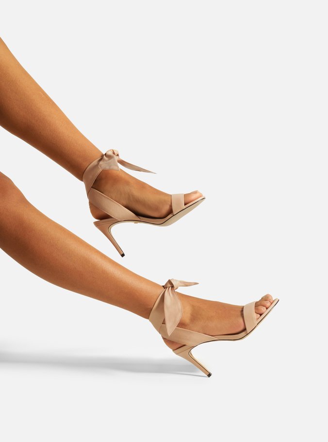 Sandália Nude Couro Salto Fino Amarração