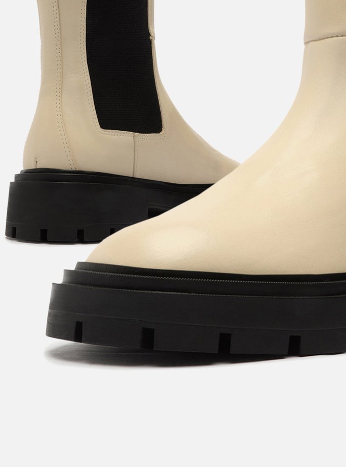 Bota Off-White Couro Cano Médio Tratorada Preta