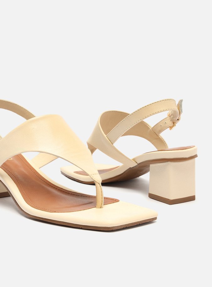 Sandália Off-White Bloco Bico Quadrado Tira