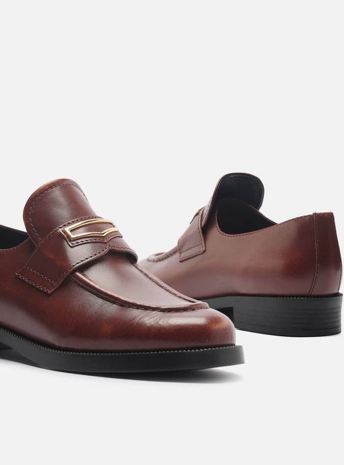 Mocassim Marrom Couro Bico Redondo Retrô Metal