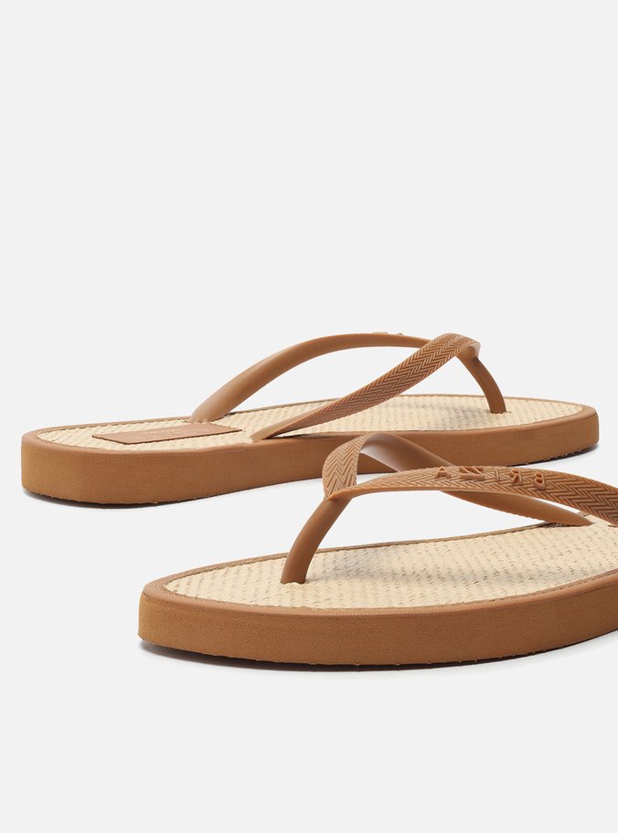 Chinelo de Dedo Marrom Bico Redondo Essential Brizza