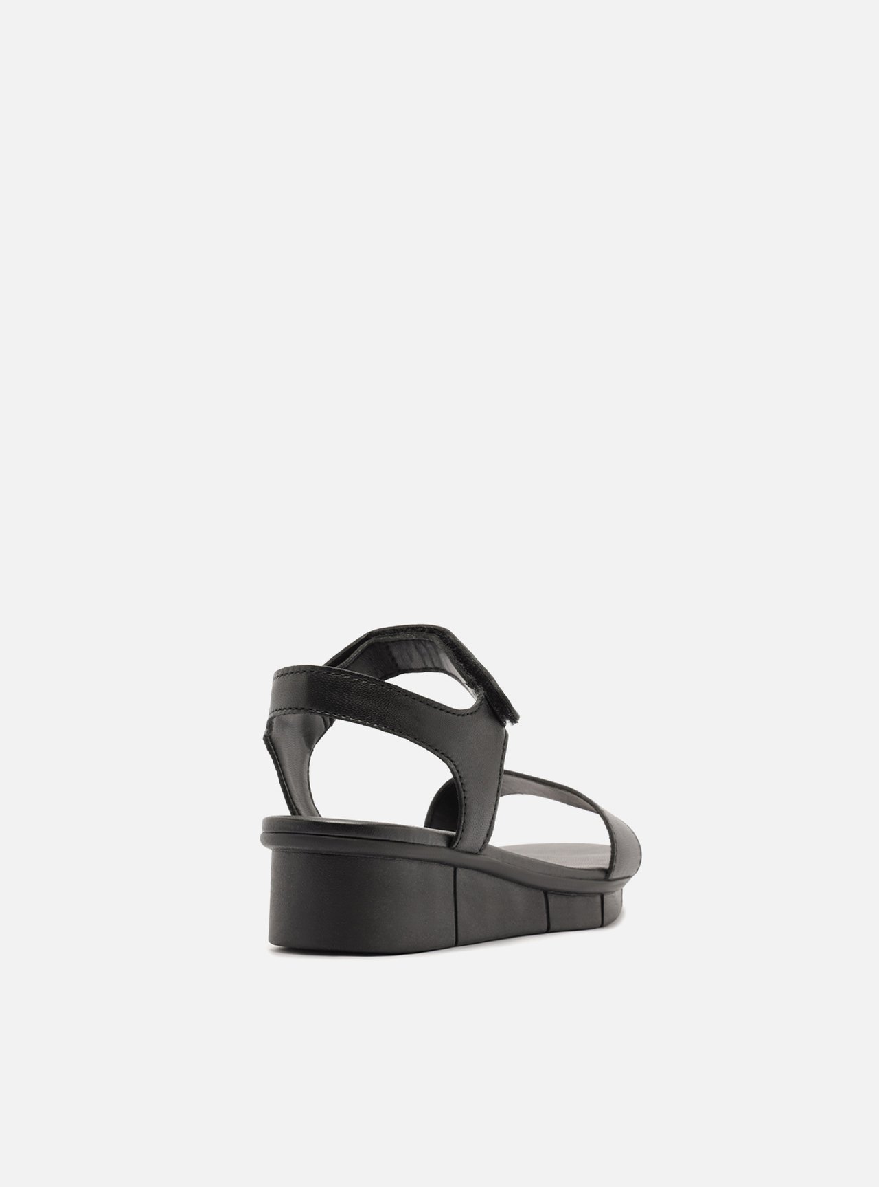 Sandália Preta Couro Flatform Comfort — foto 3