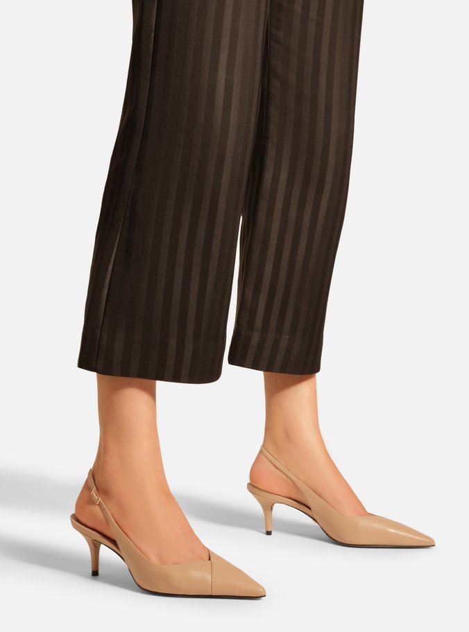 Scarpin Bege Couro Salto Kitten Slingback