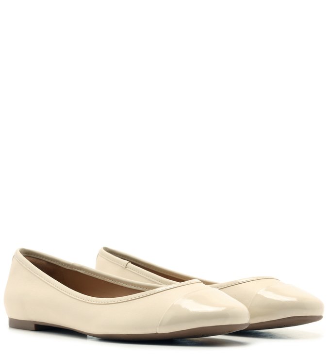 Sapatilha Off-White Bico Redondo Cap Toe Verniz
