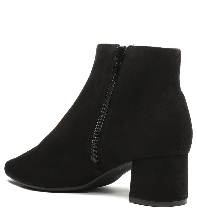 Bota Preta Camur a Bico Fino