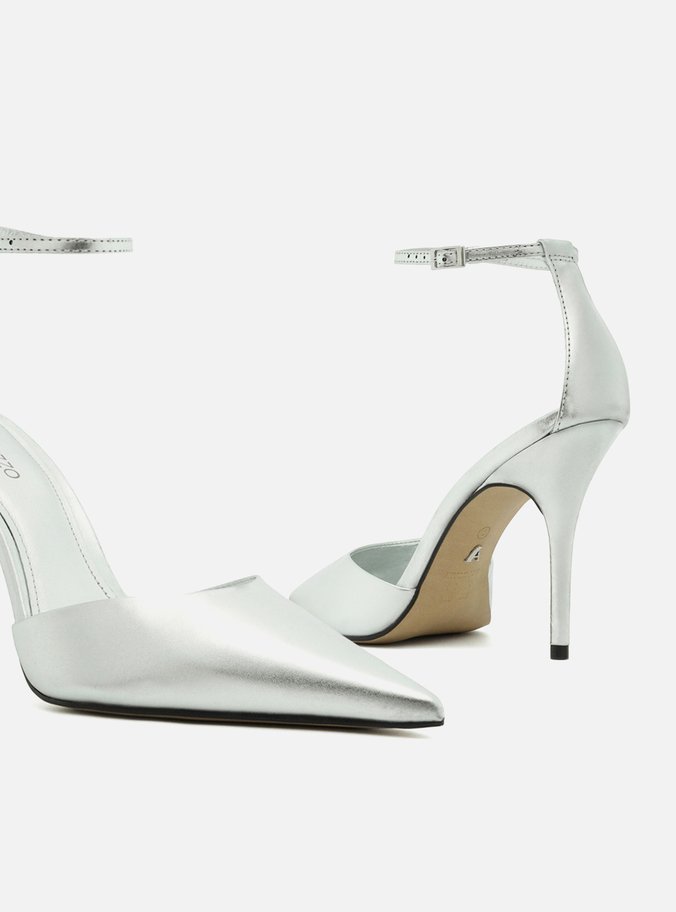 Scarpin Prateado Salto Fino Fivela