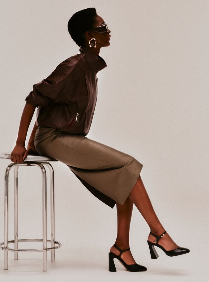 Scarpin Preto Couro Salto Bloco Fivela Slingback Cap Toe Preto