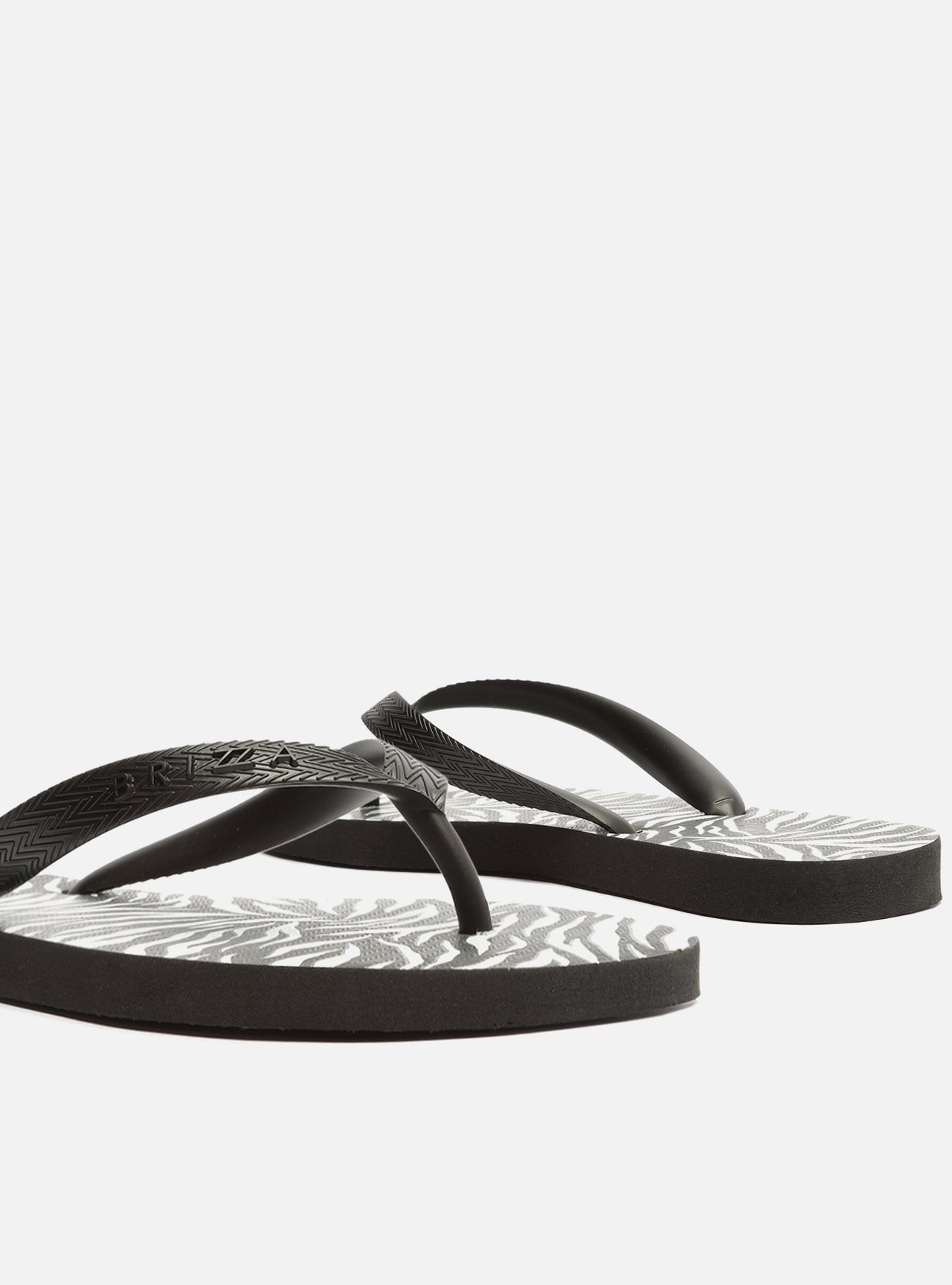 Chinelo de Dedo Animal Print Tiras Preto — foto 5